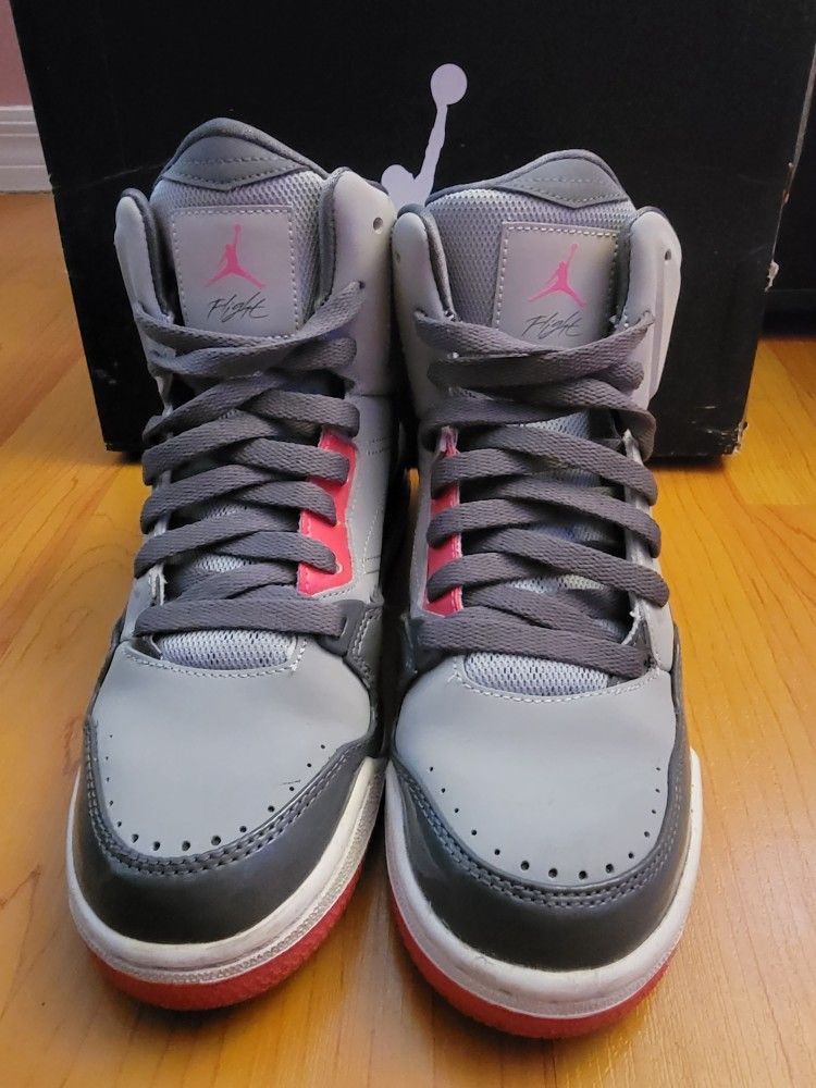Jordan SC 3GG Size 5.5 Youth