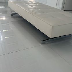 Tuffted Ottoman bench