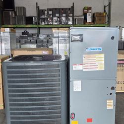 Almost New DAIKIN system plus installation