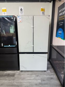 Samsung - 36 in. Wide BESPOKE 30 cu. ft. 3-Door French Door Smart Refrigerator with Beverage Center - White Glass  😊