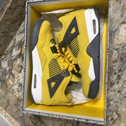 Jordan 4 Lightning 
