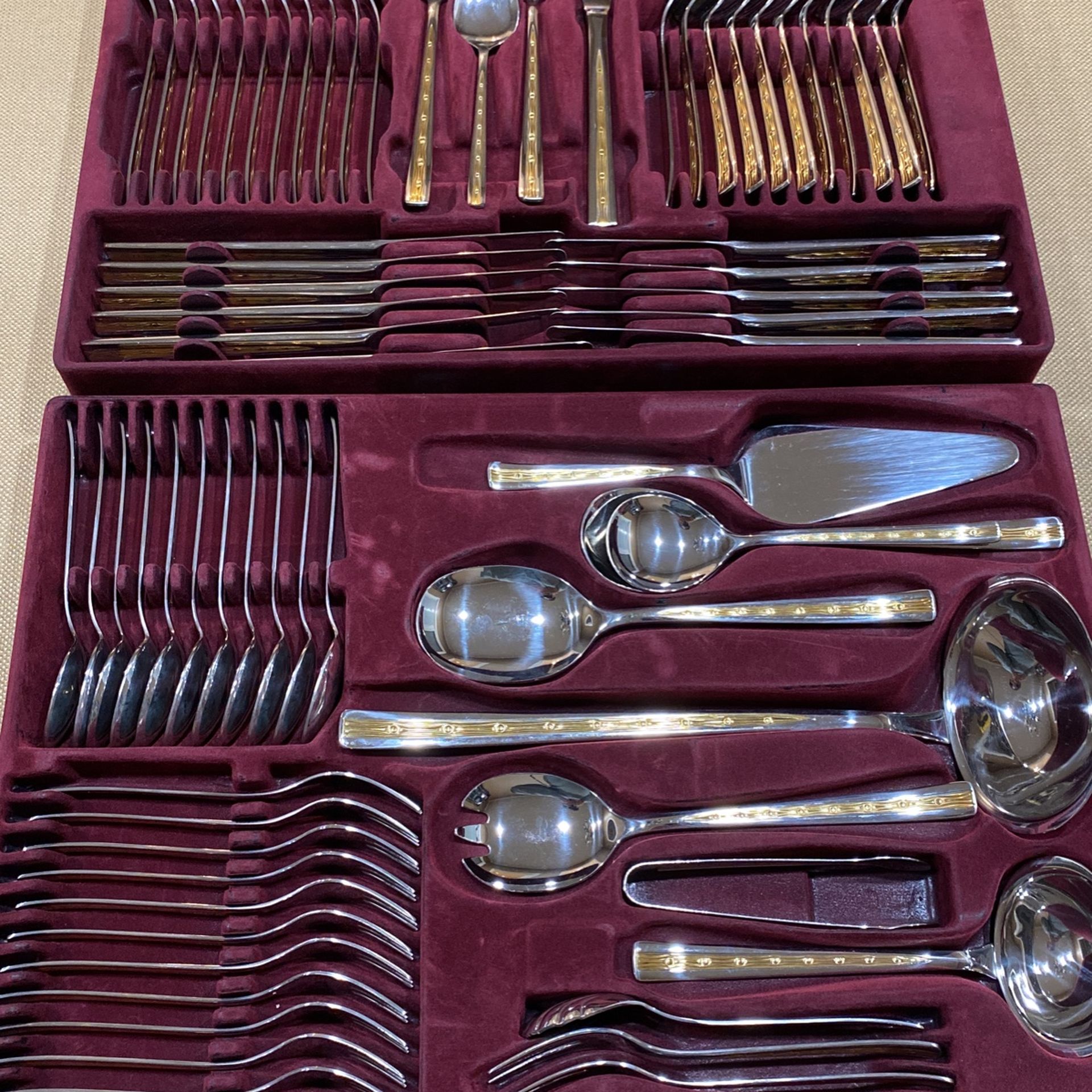 Rostfrei Edelstahl 72 Piece Flatware / Serving Set w Gold Inlet Design