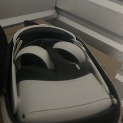 Oculus Quest 2 With Extended Battery And 2 Controllers 