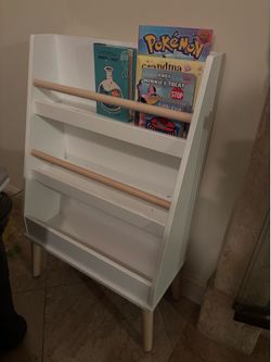 Kids bookshelf