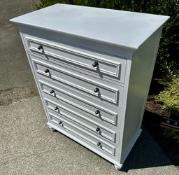 Five Drawer Dresser DELIVERY AVAILABLE