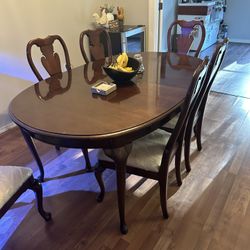 Wood Dinning Table