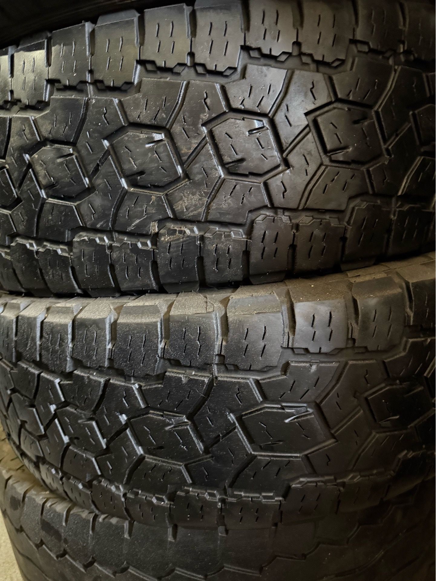 LT275/65R20 2 used tires toyo Open country A/T3