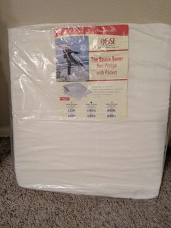 WEDGE PILLOW with Pocket