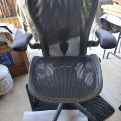 Herman Miller remastered Aaron size C  chair