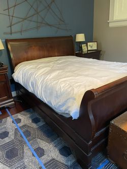 Excellent Quality Hardwood Queen Size Sleigh bed Mattress Not Included