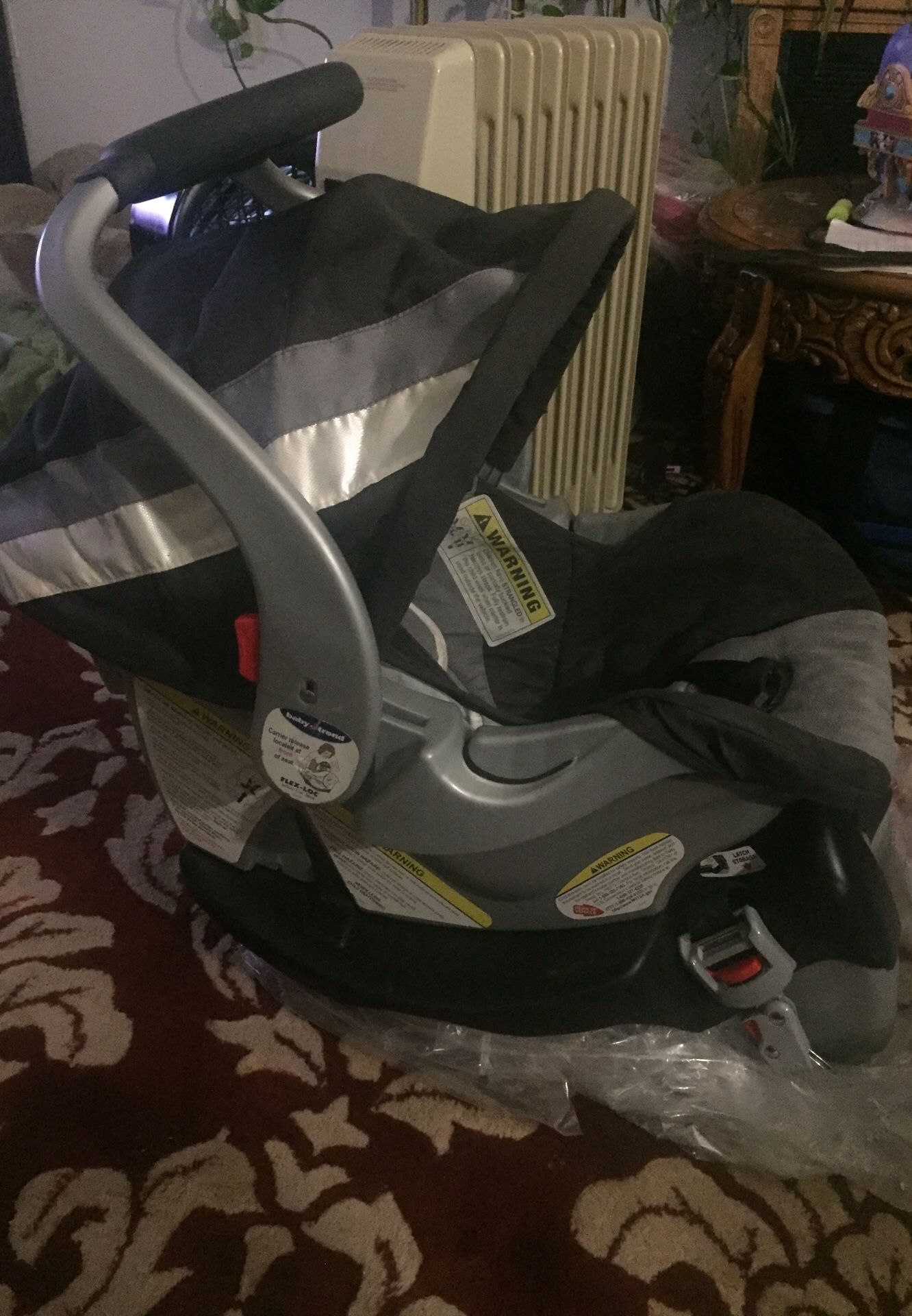 Baby trend infant car seat Flexin lock Gray blue and white