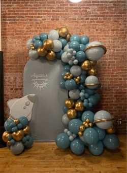 Balloon garland and backdrop