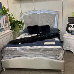 QUEEN BED & NIGHSTAND