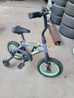 Bike w Training Wheels