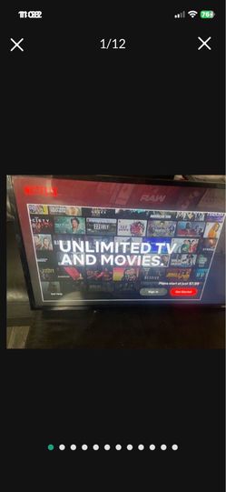 32 Smart TV Vizio W Wall Hanger Excellent Condition
