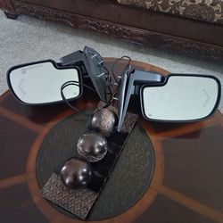 Brad new mirror for yukono Chevy thaho 2003