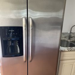 Frigidaire Appliance Set