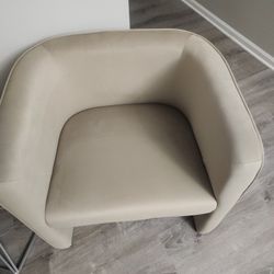 Upholstered Accent Chair 