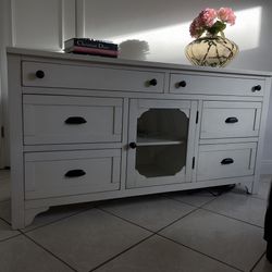 Solid Wood Dresser,TV stand , Cabinet For Sell ! Para La Venda 