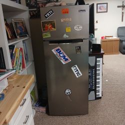 Magic Chef  7.5 Refrigerator