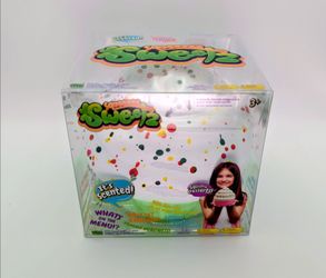 Squeezee Sweetz Scented Cupcake Squishy Toy (green version).