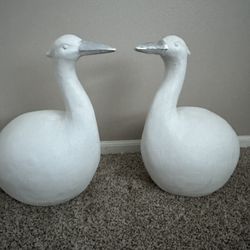 Swan statues