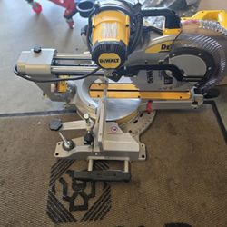 DEWALT 12-in 15-Amp Dual Bevel Sliding Compound Corded Miter Saw