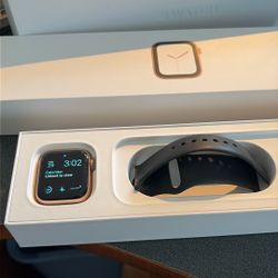 Apple Watch - Series 4 - Gold Aluminum