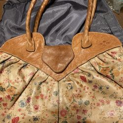 $60-Pretty Patricia Nash Large Bag