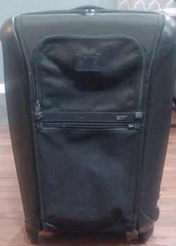 TUMI BLACK LUGGAGE  4 WHEELS  & (FREE NECK PILLOW)