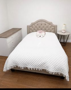 Queen size bed with nightstand and dresser