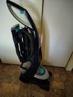 Bissell carpet shampooer in good condition