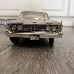 Diecast 1/18 Scale Ertl American Muscle 1960 Ford Starliner  Paint Damage