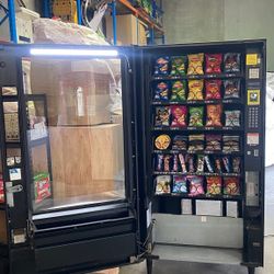 Snacks Vending Machine With A Credit Card Reader 