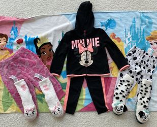 Disney set 2T shoes are 7-8 (brand new)