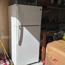 GE Refrigerator/freezer 