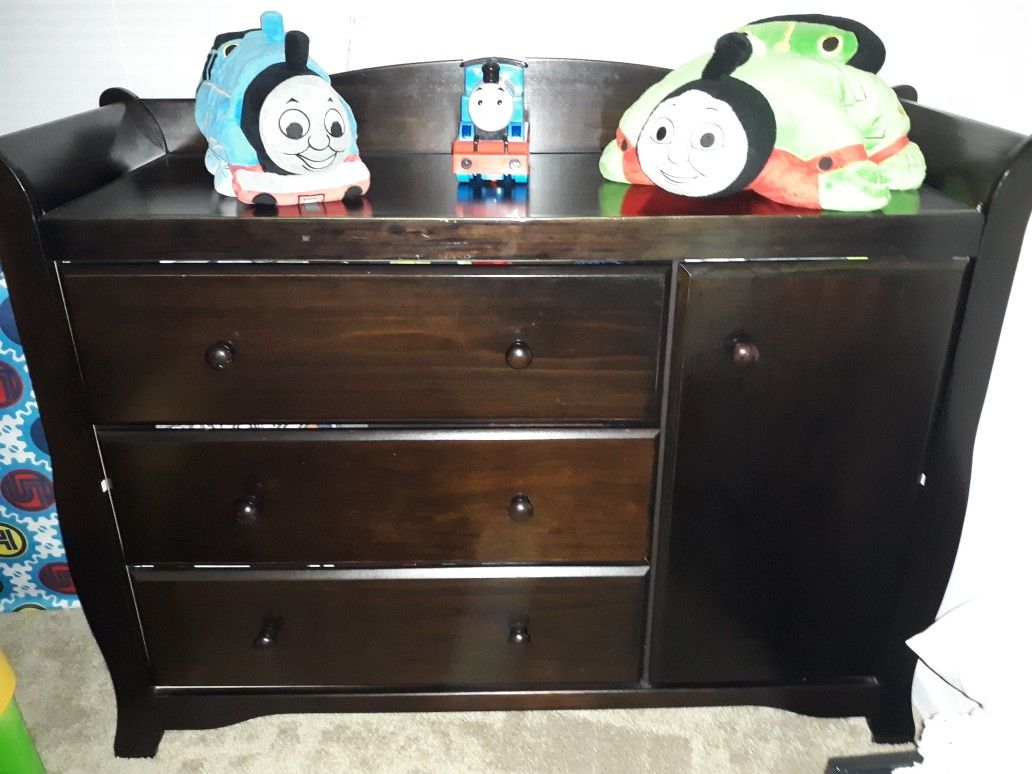Baby changing table & dresser