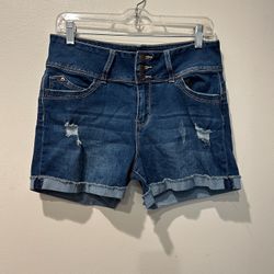 Junior’s YMI Wanna Betta Butt 3 Button Mid Rise Stretch Shorts… Size 13