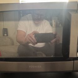 NEW Toshiba 0.9 Cu. Ft. 900W Countertop Microwave Oven | Black Stainless Steel (EM925A5A-BS)