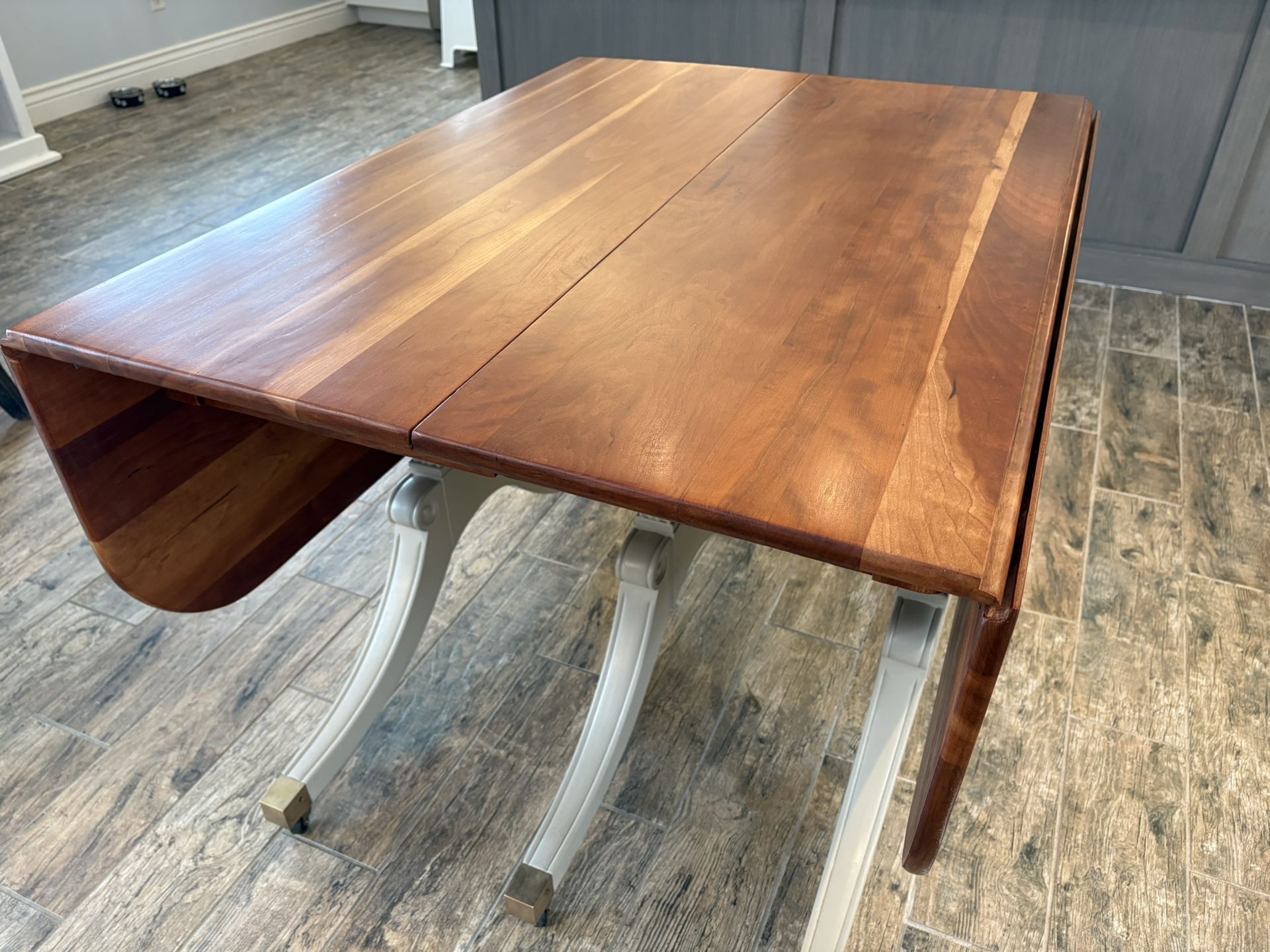 Duncan Phyfe style dining table.