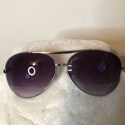 LV Aviator Sunglasses 