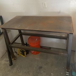 Welding table 