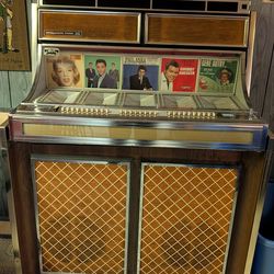Vintage Seeburg Stereo 3 way audio jukebox