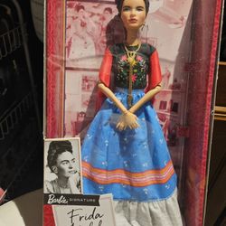 Frida  Kahlo Barbie