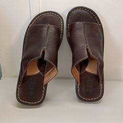 Born women Sz 6 Comfort Sandals