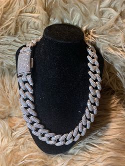 Beautiful iced out heavy thick solid 22in Cuban link chain