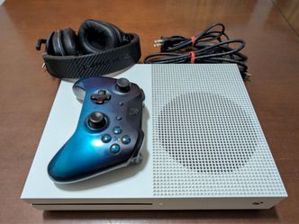 Xbox One S 1TB Bundle (Read Desc) - OBO