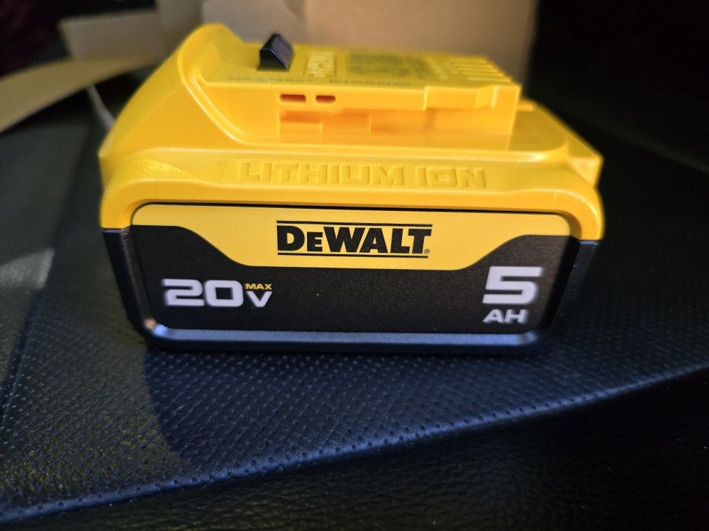 DEWALT 20V MAX Premium Lithium-lon 5.0Ah Battery Pack