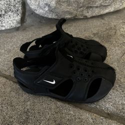 Boys Nike Water Shoes Size 8C