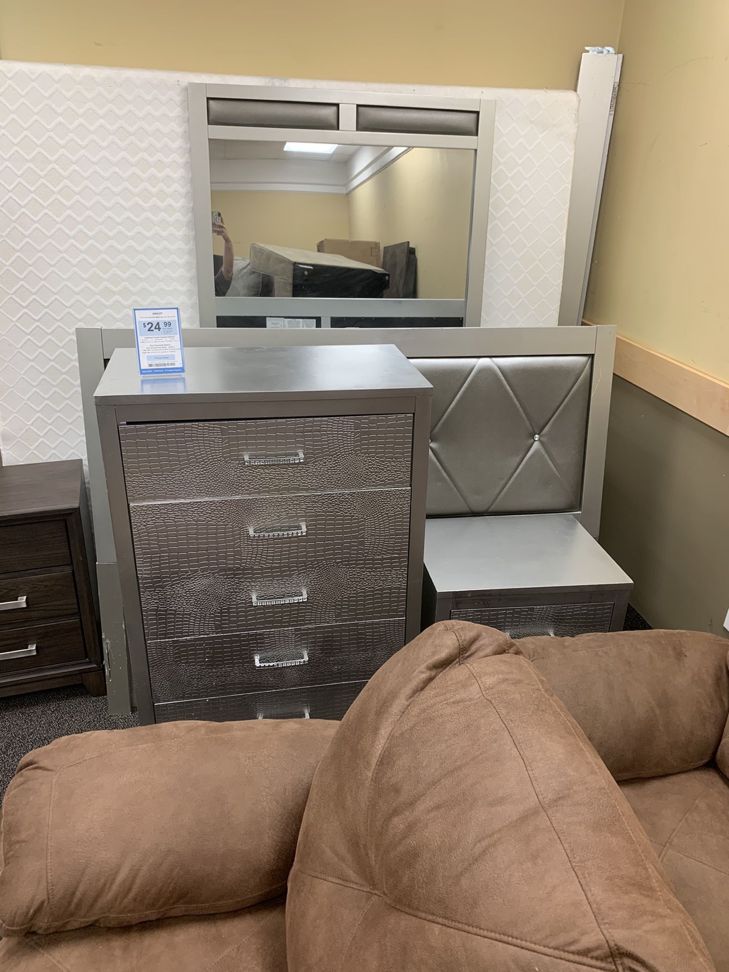 Queen bedroom set